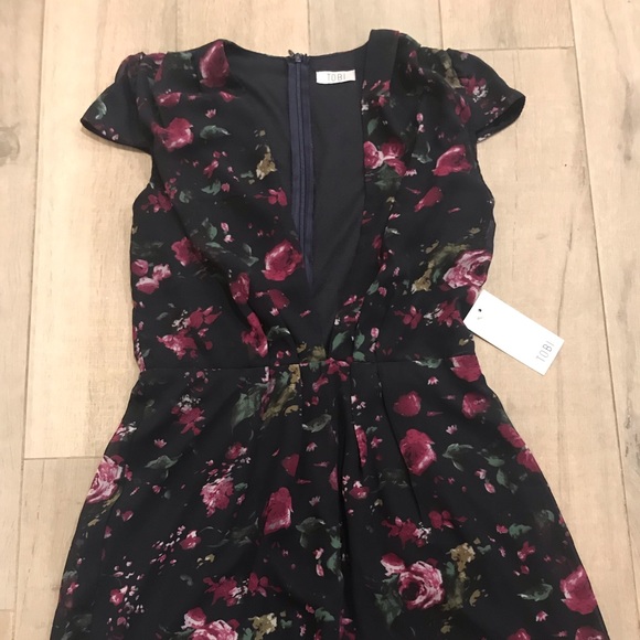 Tobi Pants - NWT!! Tobi plunging neckline floral romper